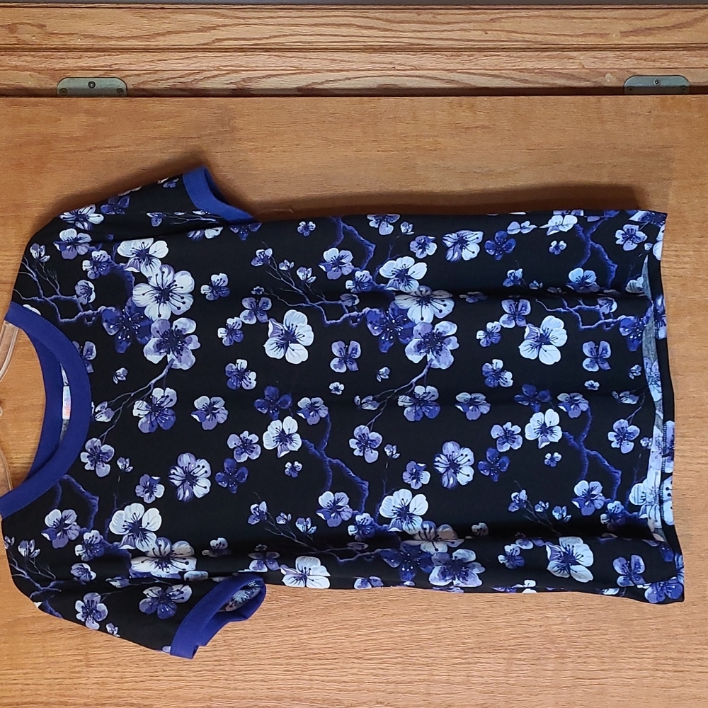 Lularoe Liv Black and blue floral tee, size XL
